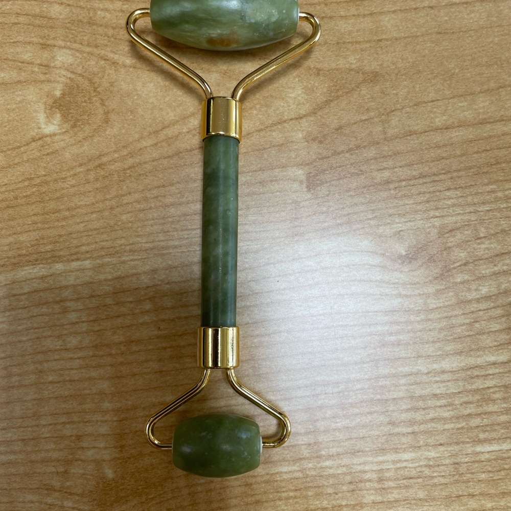 Jade stone face roller - Picture 2 of 2